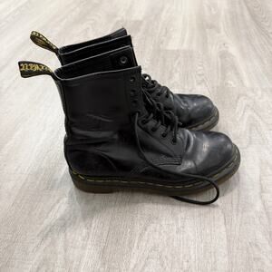 Dr. Martens AirWair 8-Eye Combat Boots Women's 6 US Black Academia Grunge